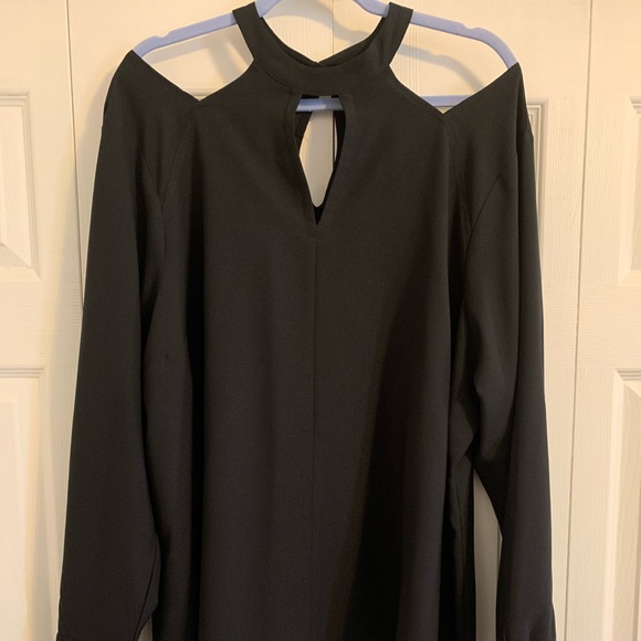 Size 26 Lane Bryant Coldest Shoulder Top - Picture 2 of 6